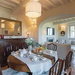 Chiara Villa Cortona